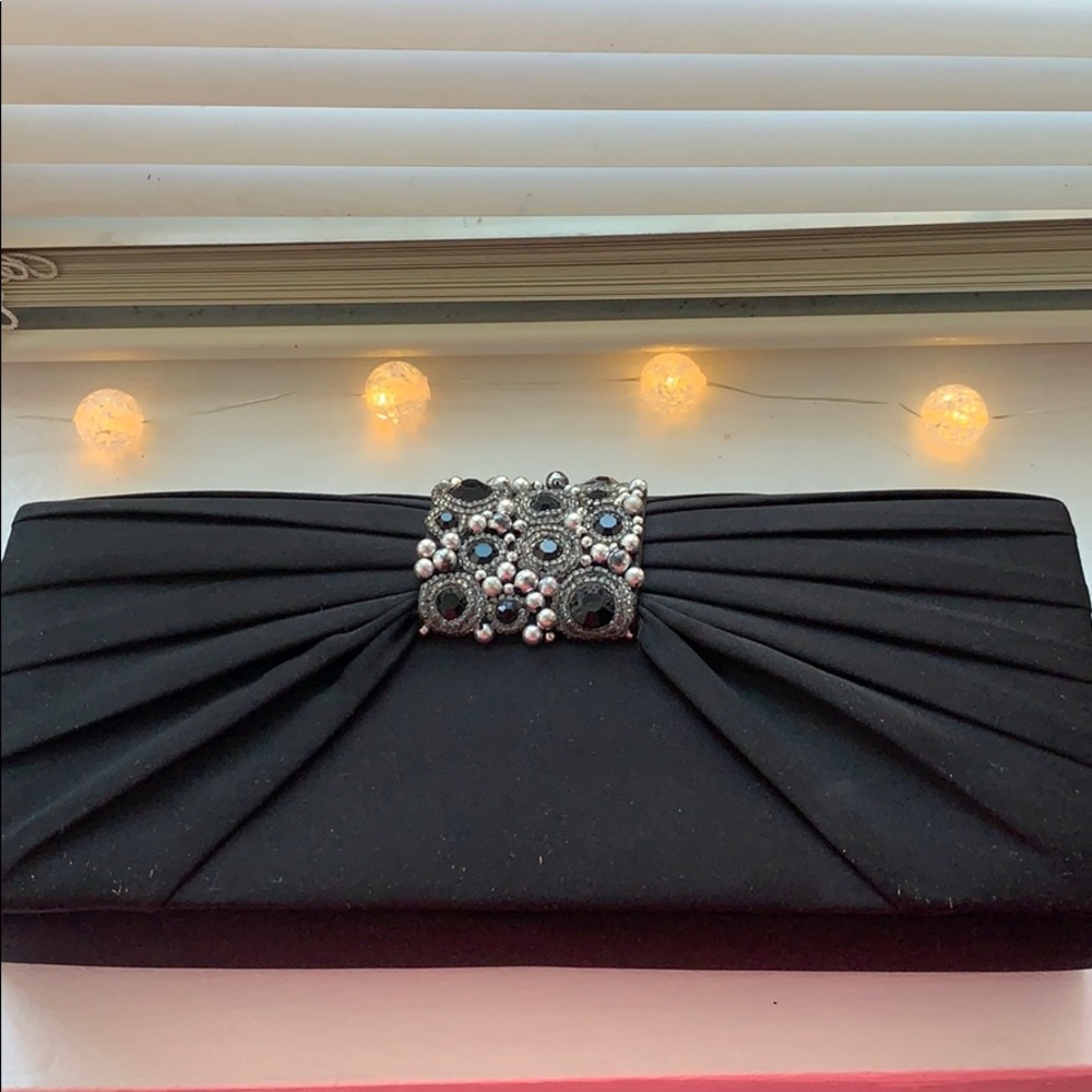 Beautiful clutch with stones